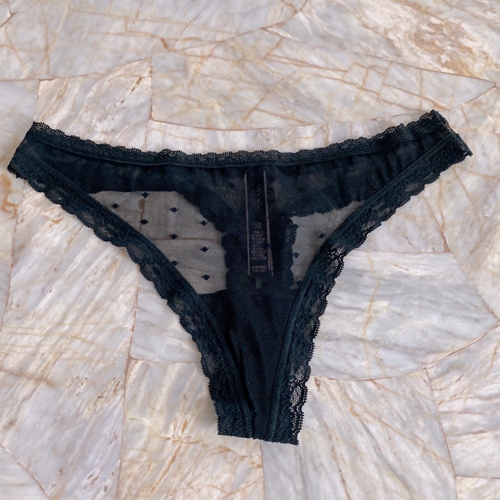 Victoria’s Secret Lingrie Vintage Gorgeous‎ Panties Thong Cheeky Lace Satin Rare